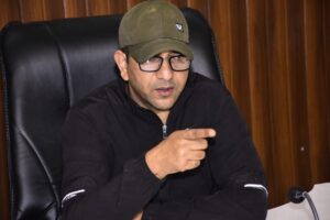 गंगोत्री-यमुनोत्री मार्ग पर बिना फिटनेस और ओवरलोड वाहनों पर कसेगा शिकंजा, DM के सख्त निर्देश