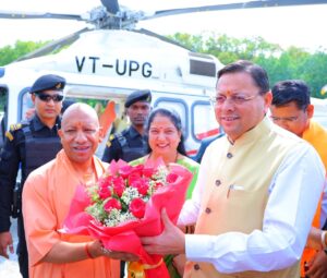 शिव मंदिर में पूजन और पैतृक गाँव में महायज्ञ: यमकेश्वर पहुंचे मुख्यमंत्री योगी आदित्यनाथ और पुष्कर सिंह धामी, साझा की विकास की दृष्टि