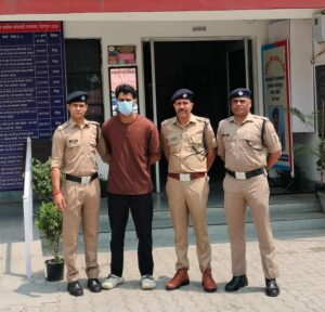 विक्रम शर्मा हत्याकाण्ड में फरार चल रहा 01 लाख रु० का ईनामी अभियुक्त चढ़ा पुलिस के हत्थे