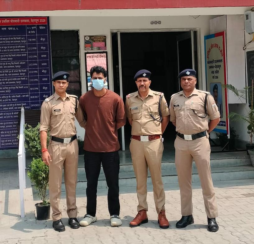 विक्रम शर्मा हत्याकाण्ड में फरार चल रहा 01 लाख रु० का ईनामी अभियुक्त चढ़ा पुलिस के हत्थे