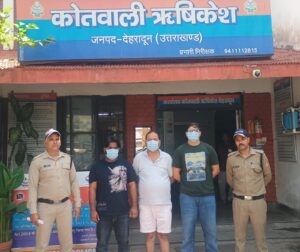 पुलिस सेटिंग” के नाम पर 25 लाख की रंगदारी वसूलने वाले शातिर गिरोह को दून पुलिस ने किया बेनकाब