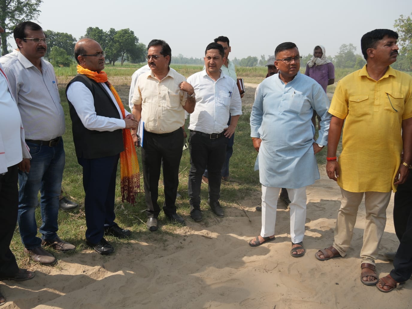 सचिव आपदा विनोद कुमार सुमन ने किया नेपाल सीमा पर मेलाघाट में जगबूढ़ा नदी के भू कटाव की रोकथाम के दृष्टिगत बाढ़ सुरक्षा कार्यों को लेकर स्थलीय निरीक्षण, दिए अहम निर्देश