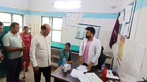 स्वास्थ्य मंत्री सुबोध उनियाल का सीएचसी रायपुर पर औचक निरीक्षण, व्यवस्थाओं को परखा