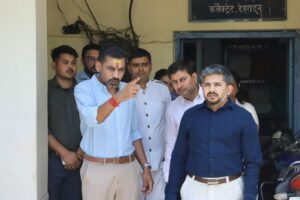 डीएम ने कलेक्ट्रेट परिसर स्थित कार्यालयों, रिकॉर्ड रूम एवं आपदा परिचालन केन्द्र का किया निरीक्षण; अधिकारियों कार्मिकों को दिए आवश्यक दिशा-निर्देश