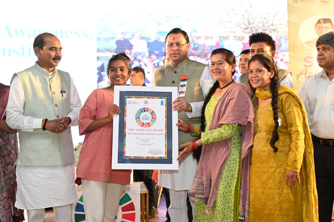 राज्य स्तरीय एसडीजी एचीवर्स अवार्ड समारोह उदय शंकर नृत्य एवं संगीत अकादमी में हुआ आयोजित, मुख्यमंत्री पुष्कर सिंह धामी हुए शामिल