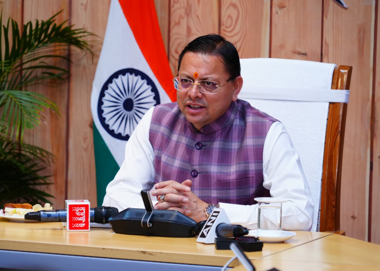 मुख्यमंत्री ने बालिकाओं के साथ प्रधानमंत्री के मन की बात के 134 वें संस्करण को सुना