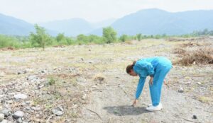 मिट्टी माथे से लगाकर बोली खेल मंत्री- “तीर्थ से कम नहीं खेल विश्वविद्यालय”