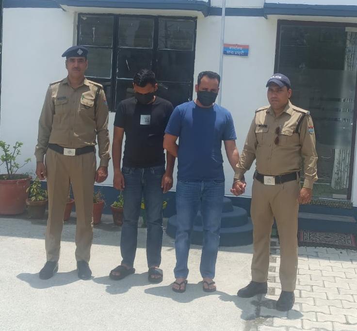 युवक के साथ मार-पीट कर उसे गंभीर रूप से घायल करने वाले 02 अभियुक्तों को दून पुलिस ने किया गिरफ्तार