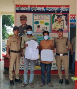 भारी मात्रा मे नशीले कैप्सूल/टेबलेट के साथ 02 नशा तस्करो को दून पुलिस ने किया गिरफ्तार, तस्करो के कब्जे से 2640 नशीले कैप्सूल व 600 नशीली टेबलेट हुई बरामद