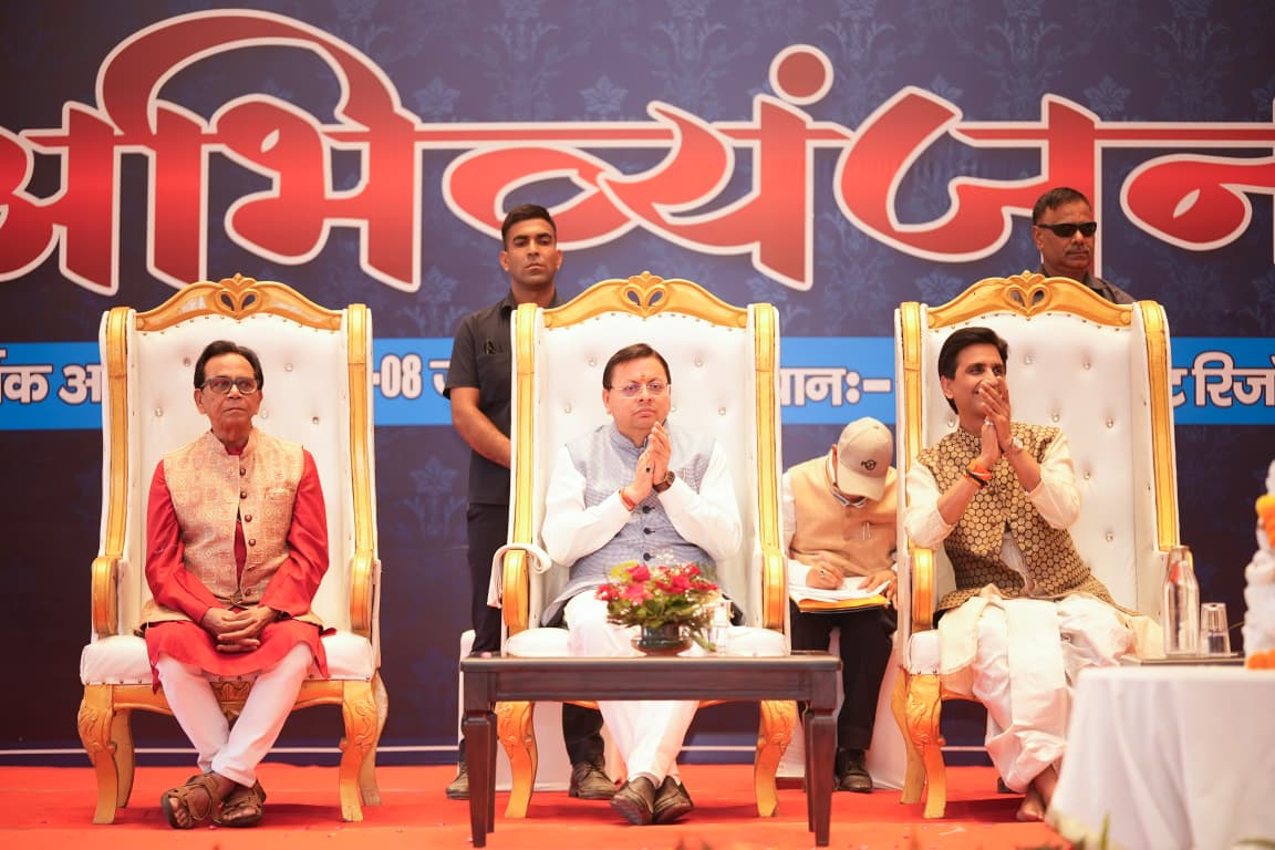 कवि केवल शब्दों के निर्माता नहीं होते बल्कि वे समाज के चिंतक, मार्गदर्शक और प्रेरक- सीएम धामी