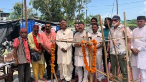 स्थायी राजधानी गैरसैंण की मांग को लेकर अनशन के 100 दिन पूरे, आंदोलनकारियों ने किया हवन और भैंस के आगे बजाई बीन