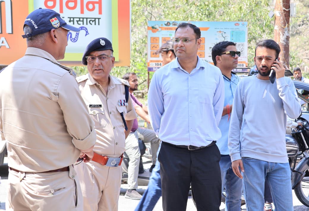 कर्णप्रयाग में एनएच-07 पर यातायात सुचारु, विवाद के बाद प्रशासन ने संभाला मोर्चा