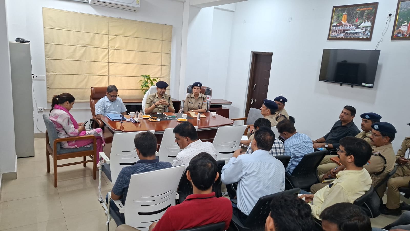 आगामी कांवड़ मेला -2026 को सुरक्षित एंव सकुशल रूप से सम्पन्न कराने हेतु एसएसपी दून के निर्देशों पर पुलिस द्वारा अन्य सम्बन्धित विभागों के साथ की समन्वय बैठक