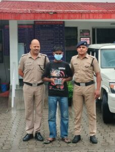 डालनवाला पुलिस ने दो चोरी के मोबाइल बरामद किए, आरोपी बेचने की फिराक में था