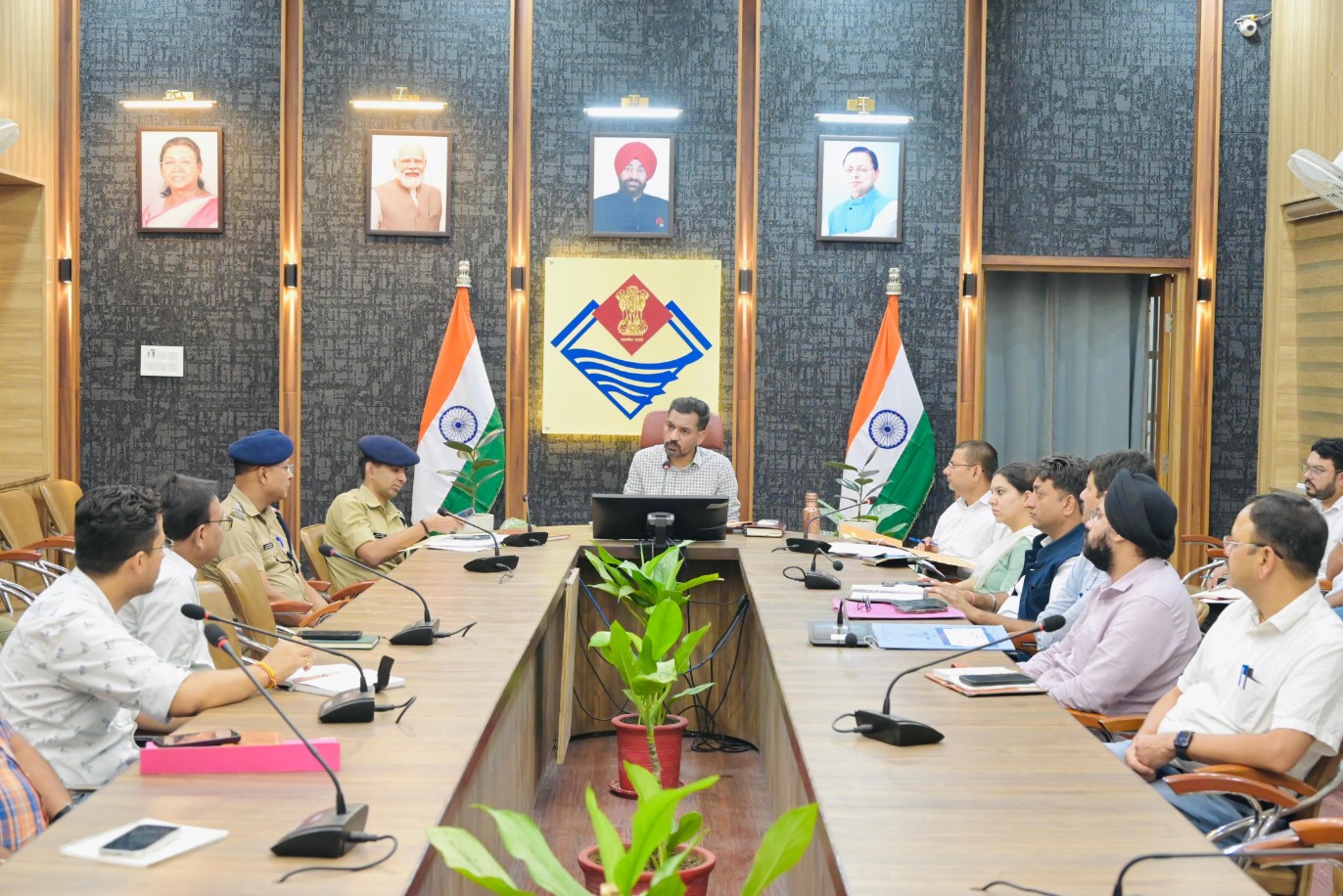 यातायात सुधार एवं पार्किंग व्यवस्था को लेकर डीएम सख्त, माइक्रो लेवल प्लान तैयार कर कार्यों में तेजी लाने के निर्देश*