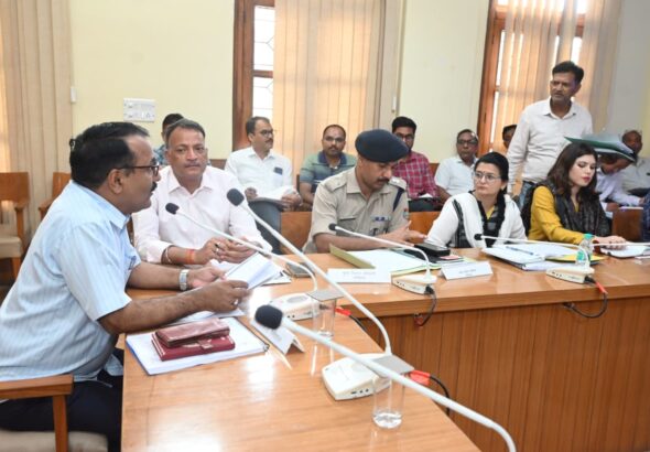 जिलाधिकारी ललित मोहन रयाल ने की, विकास कार्यों एवं जनकल्याणकारी योजनाओं की गहन समीक्षा