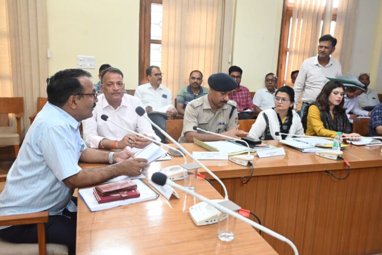 जिलाधिकारी ललित मोहन रयाल ने की, विकास कार्यों एवं जनकल्याणकारी योजनाओं की गहन समीक्षा